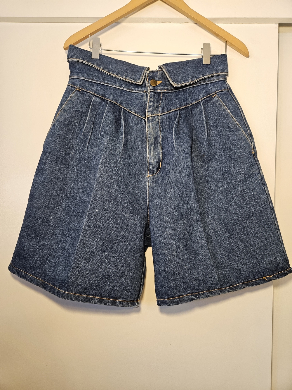Northwest Blue Pleated High-Waist Dark Blue Denim Shorts